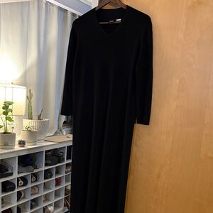 Elegant Eileen Fisher Black V-Neck Dress